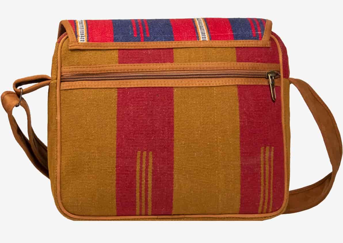 تصویر 1 از کیف گلیمی مردانه با ساختار مقاوم و هویت بصری متعادل